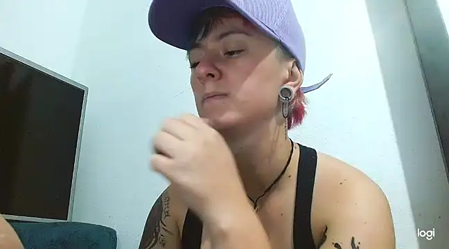 Snapshot of tomboyblue chatting on March 2025 12:48:01 AM tomboyblue online show from March 2025 12:48:01 AM