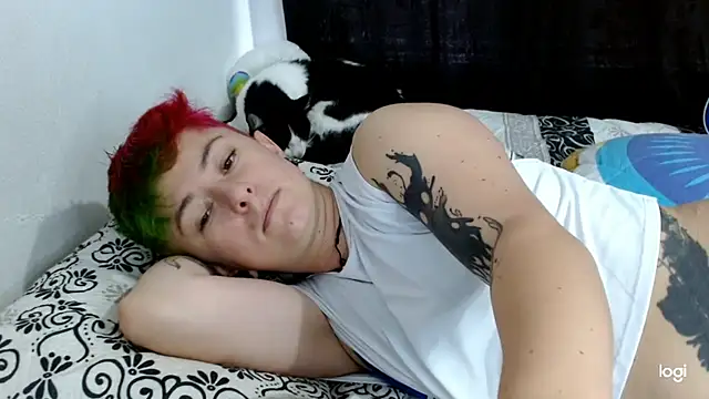 Snapshot of tomboyblue chatting on March 2025 08:53:01 PM tomboyblue online show from March 2025 08:53:01 PM