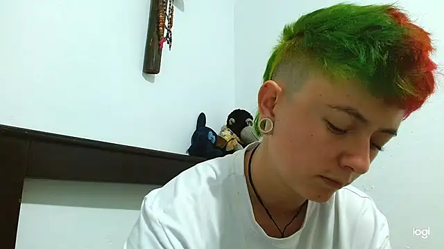 Snapshot of tomboyblue chatting on March 2025 09:45:02 PM tomboyblue online show from March 2025 09:45:02 PM