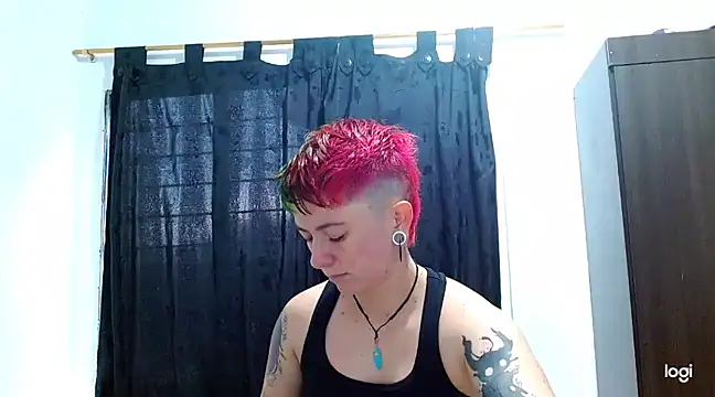 Snapshot of tomboyblue chatting on March 2025 09:05:02 PM tomboyblue online show from March 2025 09:05:02 PM