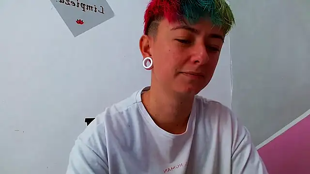 Snapshot of tomboyblue chatting on September 2025 02:54:01 PM tomboyblue online show from September 2025 02:54:01 PM