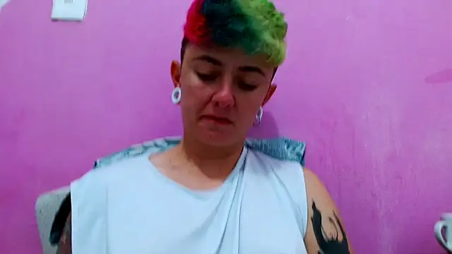 Snapshot of tomboyblue chatting on September 2025 10:26:02 PM tomboyblue online show from September 2025 10:26:02 PM
