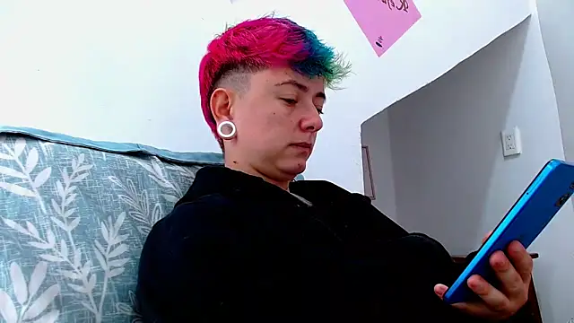 Snapshot of tomboyblue chatting on October 2025 02:03:02 PM tomboyblue online show from October 2025 02:03:02 PM