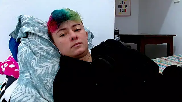 Snapshot of tomboyblue chatting on October 2025 01:42:02 PM tomboyblue online show from October 2025 01:42:02 PM