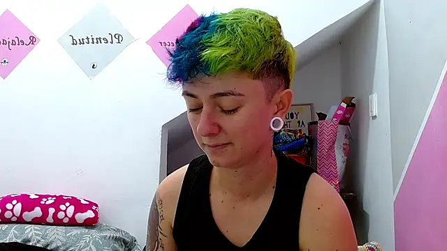 Snapshot of tomboyblue chatting on October 2025 04:38:02 PM tomboyblue online show from October 2025 04:38:02 PM