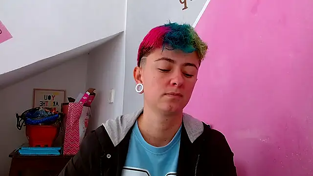 Snapshot of tomboyblue chatting on October 2025 01:34:02 PM tomboyblue online show from October 2025 01:34:02 PM