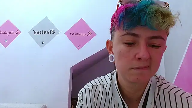 Snapshot of tomboyblue chatting on October 2025 05:02:02 PM tomboyblue online show from October 2025 05:02:02 PM