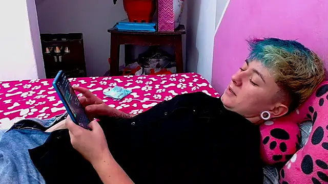 Snapshot of tomboyblue chatting on October 2025 08:09:02 PM tomboyblue online show from October 2025 08:09:02 PM