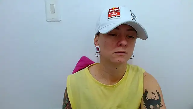 Snapshot of tomboyblue chatting on December 2025 12:58:02 PM tomboyblue online show from December 2025 12:58:02 PM
