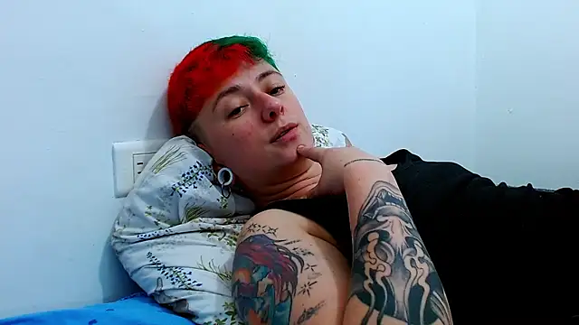 Snapshot of tomboyblue chatting on January 2026 08:32:01 PM tomboyblue online show from January 2026 08:32:01 PM