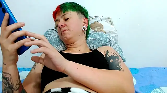 Snapshot of tomboyblue chatting on January 2026 12:43:01 PM tomboyblue online show from January 2026 12:43:01 PM
