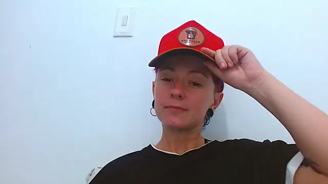 Snapshot of tomboyblue chatting on April 2026 06:27:02 PM tomboyblue online show from April 2026 06:27:02 PM