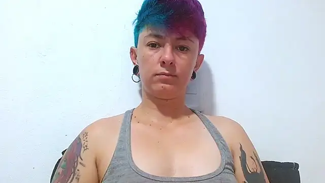 Snapshot of tomboyblue chatting on May 2026 12:00:02 PM tomboyblue online show from May 2026 12:00:02 PM