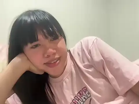 Snapshot of Ella_foxxx chatting on January 2026 01:05:02 PM Ella foxxx online show from January 2026 01:05:02 PM