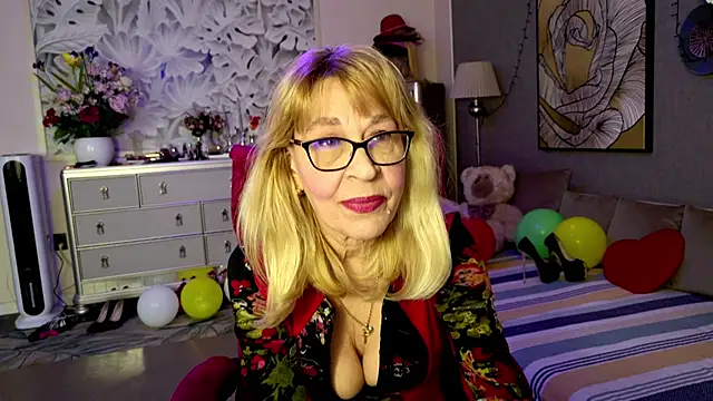 Snapshot of HornyMilf_555 chatting on February 2026 01:51:02 PM HornyMilf 555 online show from February 2026 01:51:02 PM