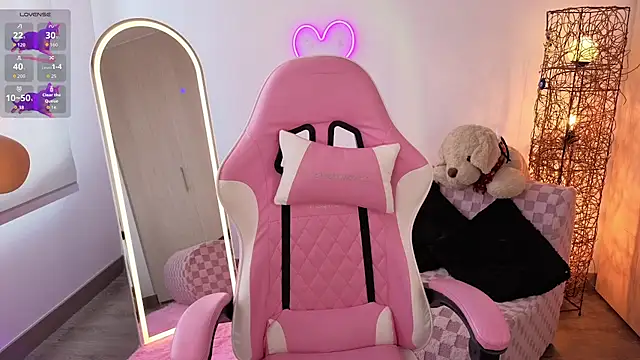 violet ch online show from December 2025 06:03:01 PM