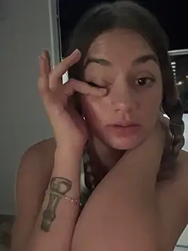 Snapshot of LittleSofia_ chatting on December 2024 04:25:01 AM LittleSofia online show from December 2024 04:25:01 AM