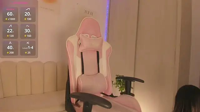 Snapshot of LittleSofia_ chatting on December 2024 12:06:02 AM LittleSofia online show from December 2024 12:06:02 AM