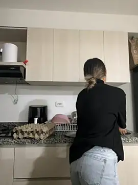 Snapshot of LittleSofia_ chatting on December 2024 01:59:01 AM LittleSofia online show from December 2024 01:59:01 AM