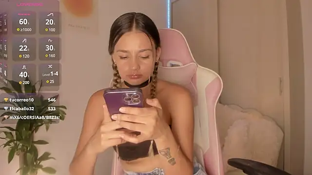 Snapshot of LittleSofia_ chatting on December 2024 04:50:02 AM LittleSofia online show from December 2024 04:50:02 AM