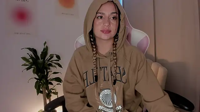 Snapshot of LittleSofia_ chatting on January 2025 02:11:02 AM LittleSofia online show from January 2025 02:11:02 AM