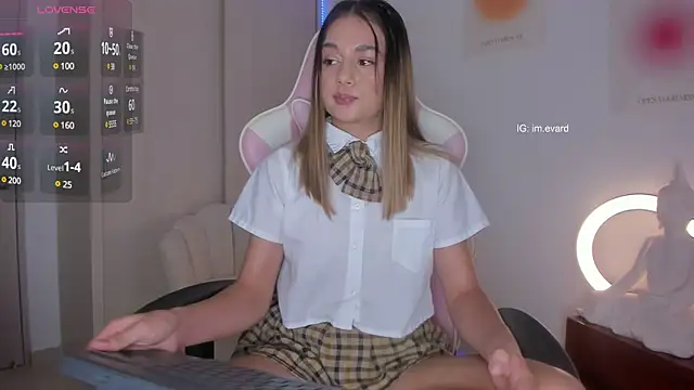 Snapshot of LittleSofia_ chatting on January 2025 08:12:01 PM LittleSofia online show from January 2025 08:12:01 PM