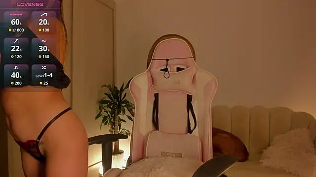 Snapshot of LittleSofia_ chatting on October 2025 02:43:02 AM LittleSofia online show from October 2025 02:43:02 AM