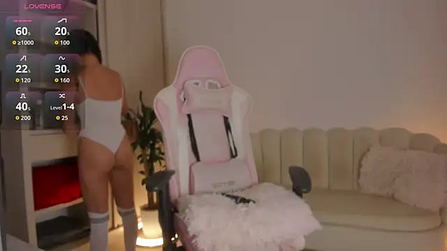 Snapshot of LittleSofia_ chatting on October 2025 03:20:01 AM LittleSofia online show from October 2025 03:20:01 AM