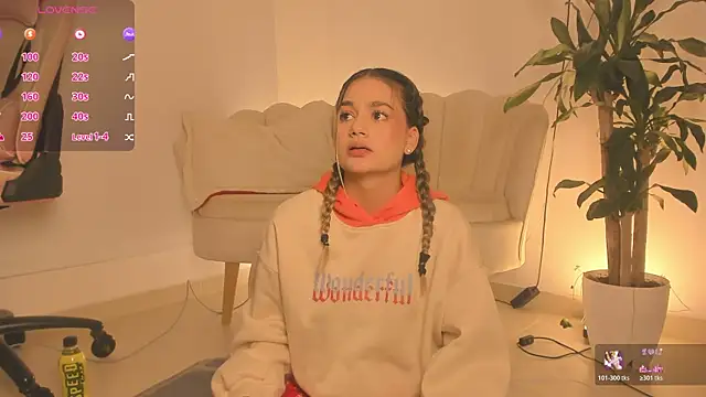 Snapshot of LittleSofia_ chatting on October 2025 03:14:01 AM LittleSofia online show from October 2025 03:14:01 AM