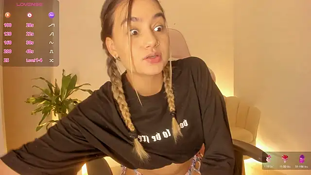 Snapshot of LittleSofia_ chatting on November 2025 02:54:01 AM LittleSofia online show from November 2025 02:54:01 AM