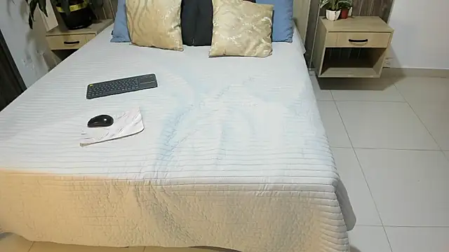 rebeca cortez  online show from February 2026 08:04:01 PM