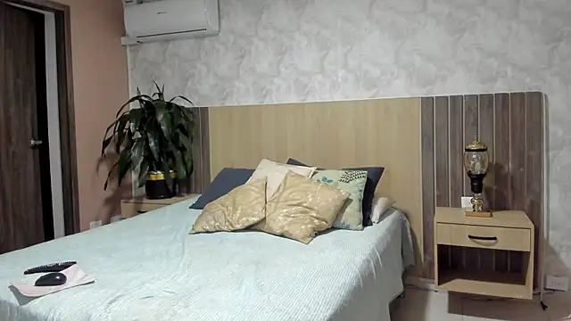 rebeca cortez  online show from April 2026 07:40:01 PM