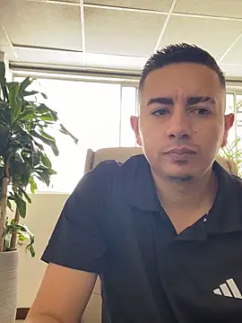 DanielGomez9 online show from December 2024 03:06:02 PM