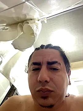 DanielGomez9 online show from September 2025 01:02:01 PM