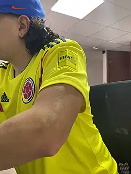 DanielGomez9 online show from April 2026 08:28:02 PM