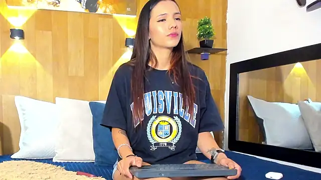 marianaa90 online show from October 2025 01:22:01 PM