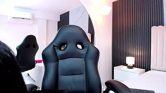 Snapshot of Madiee_Rhea chatting on February 2026 07:41:02 PM Madiee Rhea online show from February 2026 07:41:02 PM