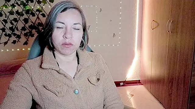 Lady breaks hearts online show from November 2025 09:42:01 AM