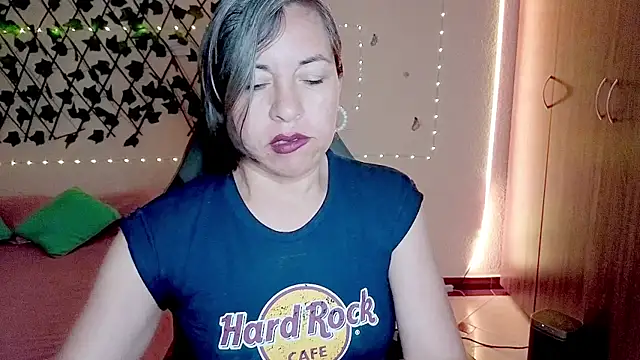 Lady breaks hearts online show from November 2025 10:25:02 AM