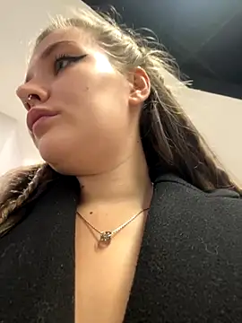 Snapshot of Holy_Tereza chatting on November 2025 03:43:02 PM Holy Tereza online show from November 2025 03:43:02 PM