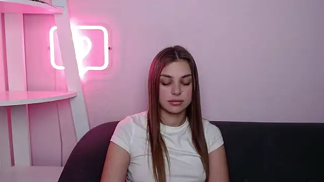 Snapshot of MilanaAngelAs chatting on March 2026 05:43:01 PM MilanaAngelAs online show from March 2026 05:43:01 PM