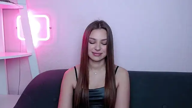 Snapshot of MilanaAngelAs chatting on April 2026 04:43:01 AM MilanaAngelAs online show from April 2026 04:43:01 AM