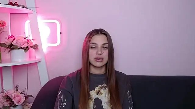 Snapshot of MilanaAngelAs chatting on April 2026 07:39:01 PM MilanaAngelAs online show from April 2026 07:39:01 PM