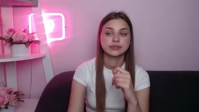Snapshot of MilanaAngelAs chatting on May 2026 07:43:01 PM MilanaAngelAs online show from May 2026 07:43:01 PM