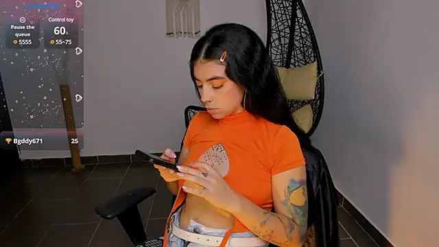 Snapshot of Nina-monroe chatting on December 2024 02:59:01 AM Nina-monroe online show from December 2024 02:59:01 AM