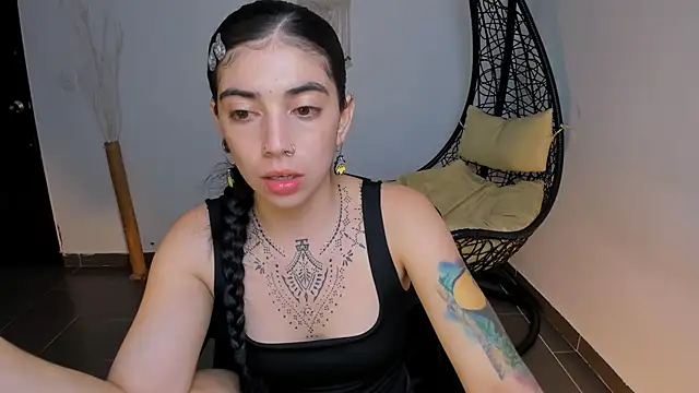 Snapshot of Nina-monroe chatting on February 2025 10:54:01 PM Nina-monroe online show from February 2025 10:54:01 PM