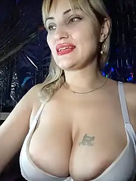 Snapshot of Freya_Milf chatting on January 2025 06:51:01 PM Freya Milf online show from January 2025 06:51:01 PM