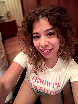 Snapshot of LEONCITA_ chatting on December 2025 05:18:02 PM LEONCITA online show from December 2025 05:18:02 PM