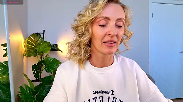 sexuallycorrecte online show from May 2026 07:14:02 AM