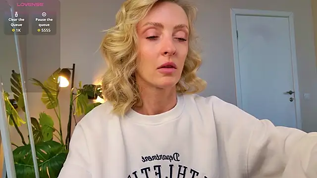 sexuallycorrecte online show from May 2026 07:38:01 AM
